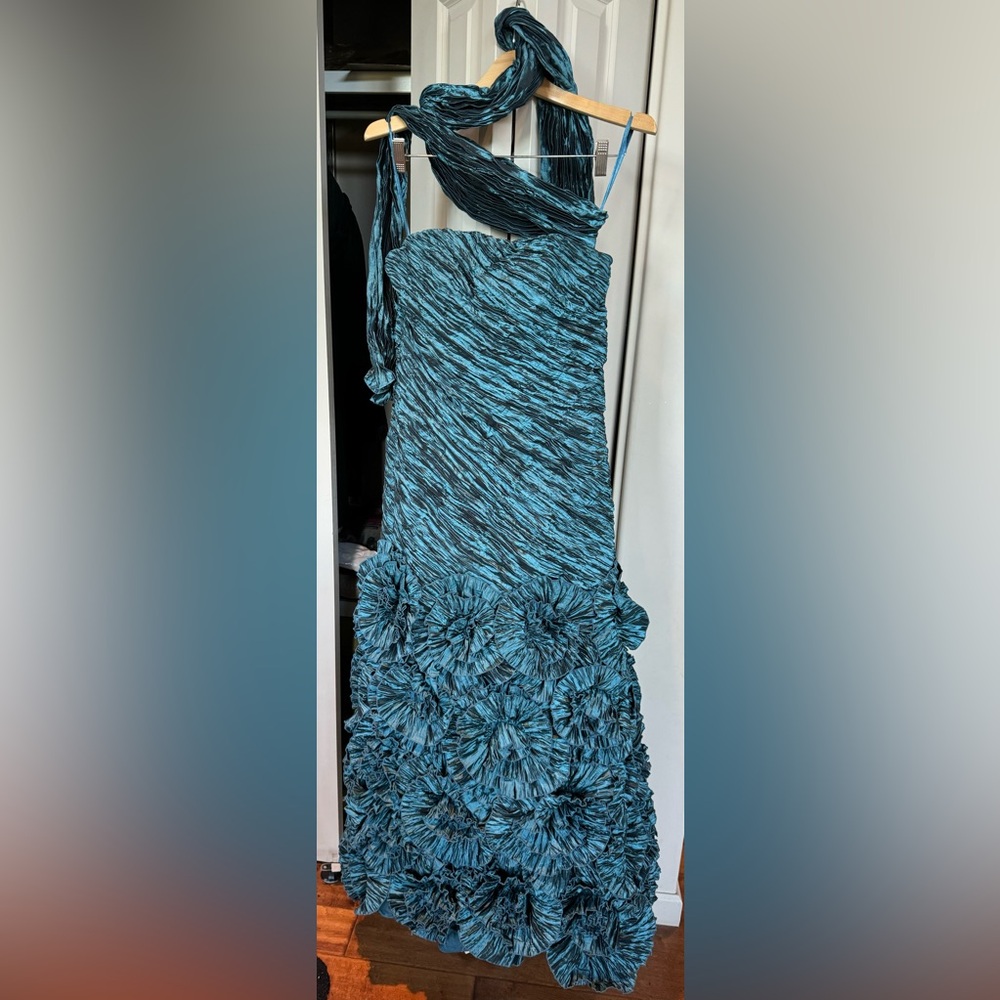 Beautiful mother of the bride or Gala dress. Worn once. Dry cleaned. Silk shall